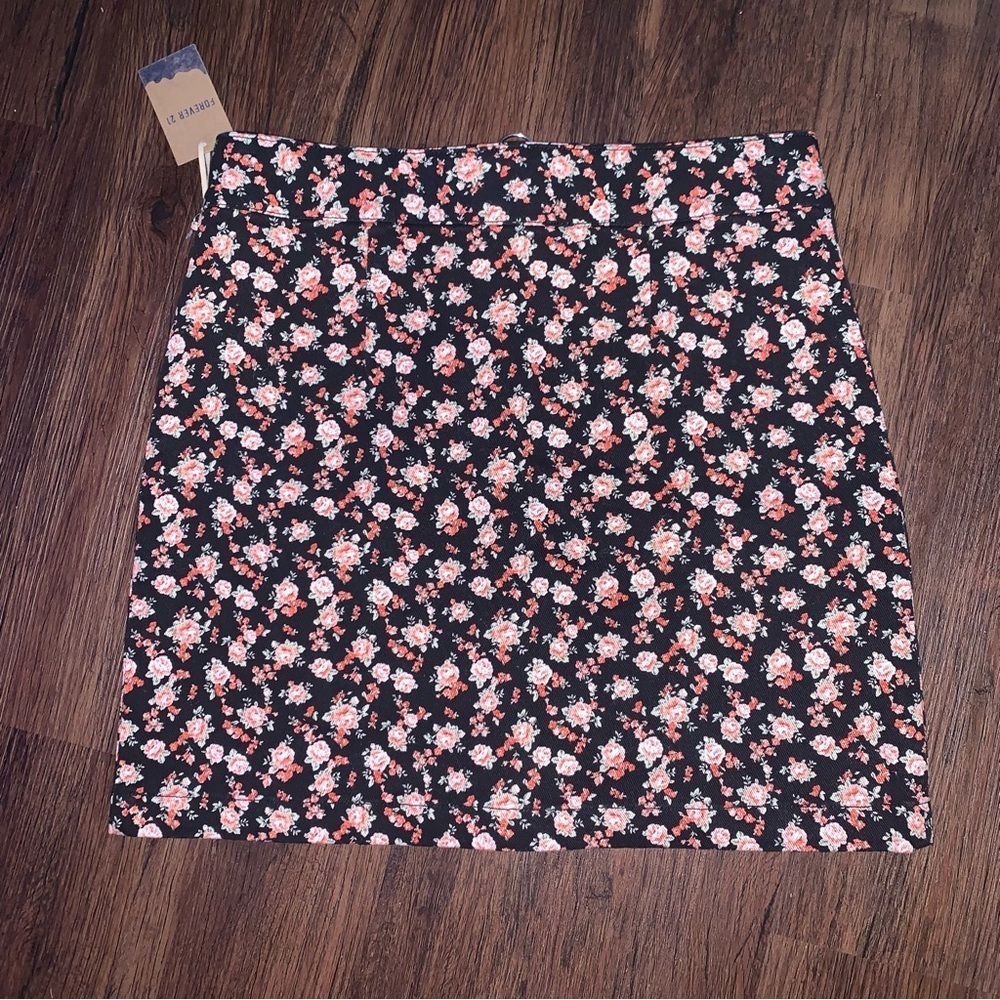 Forever 21 Floral/Rose full zip denim mini skirt, size medium NWT - Picture 9 of 9